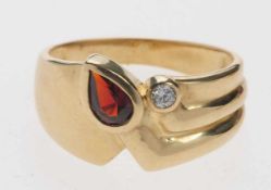 Granat-Ring333er GG. L. gewölbte, an der Schulter verbreiterte Ringschiene. Schaus.