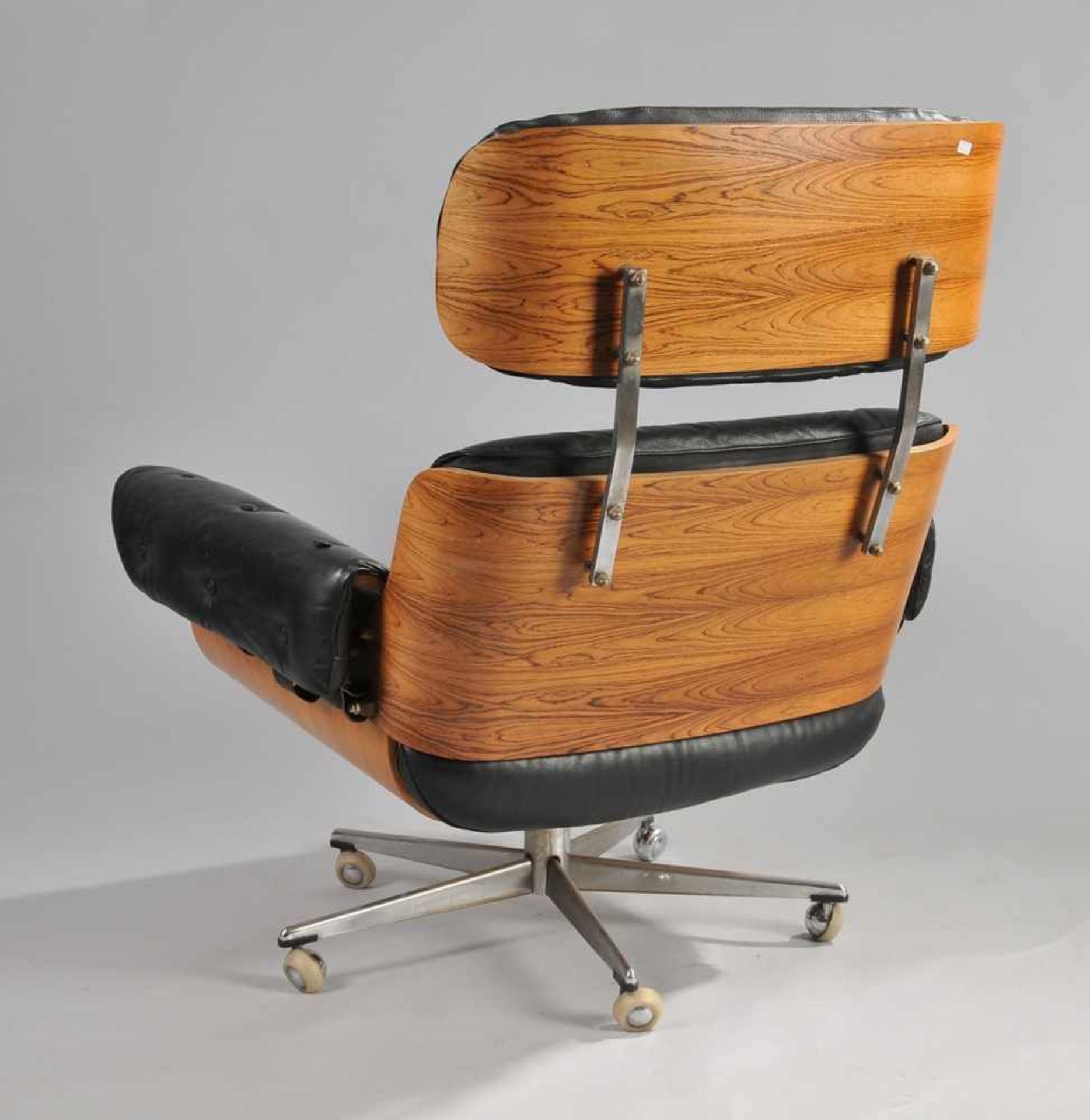 Lounge Chair und Ottomane, Entwurf Charles und Ray EamesPalisander, auf gebogenem Sperrholz - Bild 5 aus 8