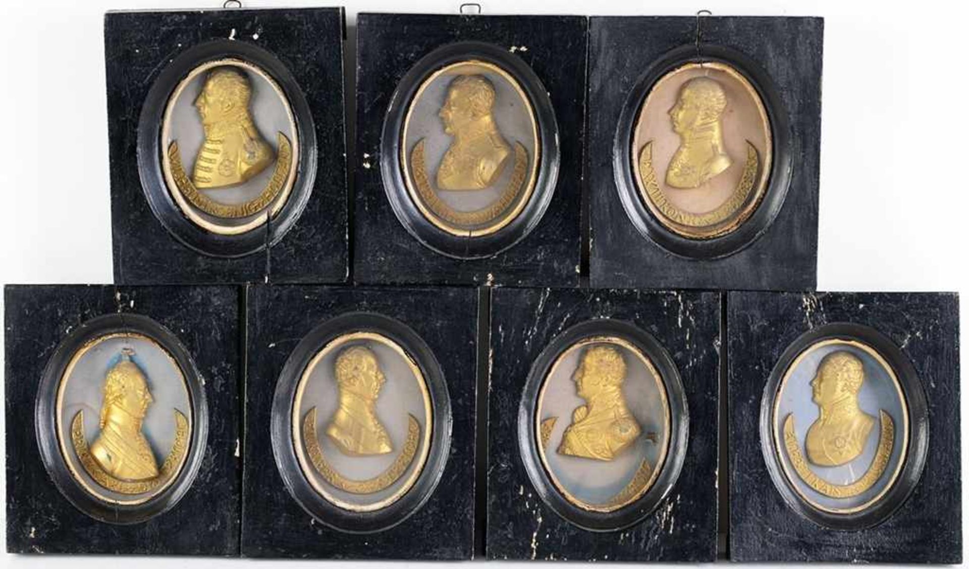 Sieben Porträts von historischen Persönlichkeiten der Napoleonischen KriegeMetall, vergoldet. Im