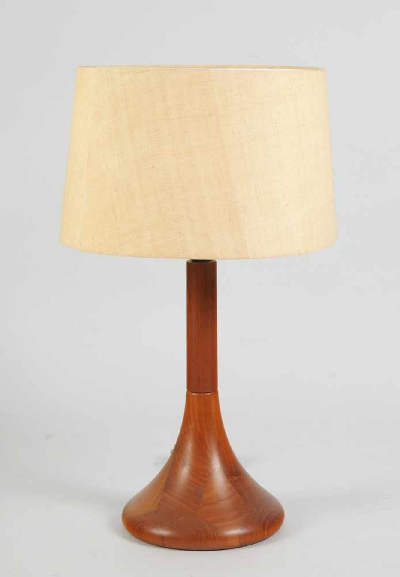 Dänische Design-Tischlampe1-flg. Teak. Dekorativ verleimter Tulpenfuß. Konischer Schirm mit