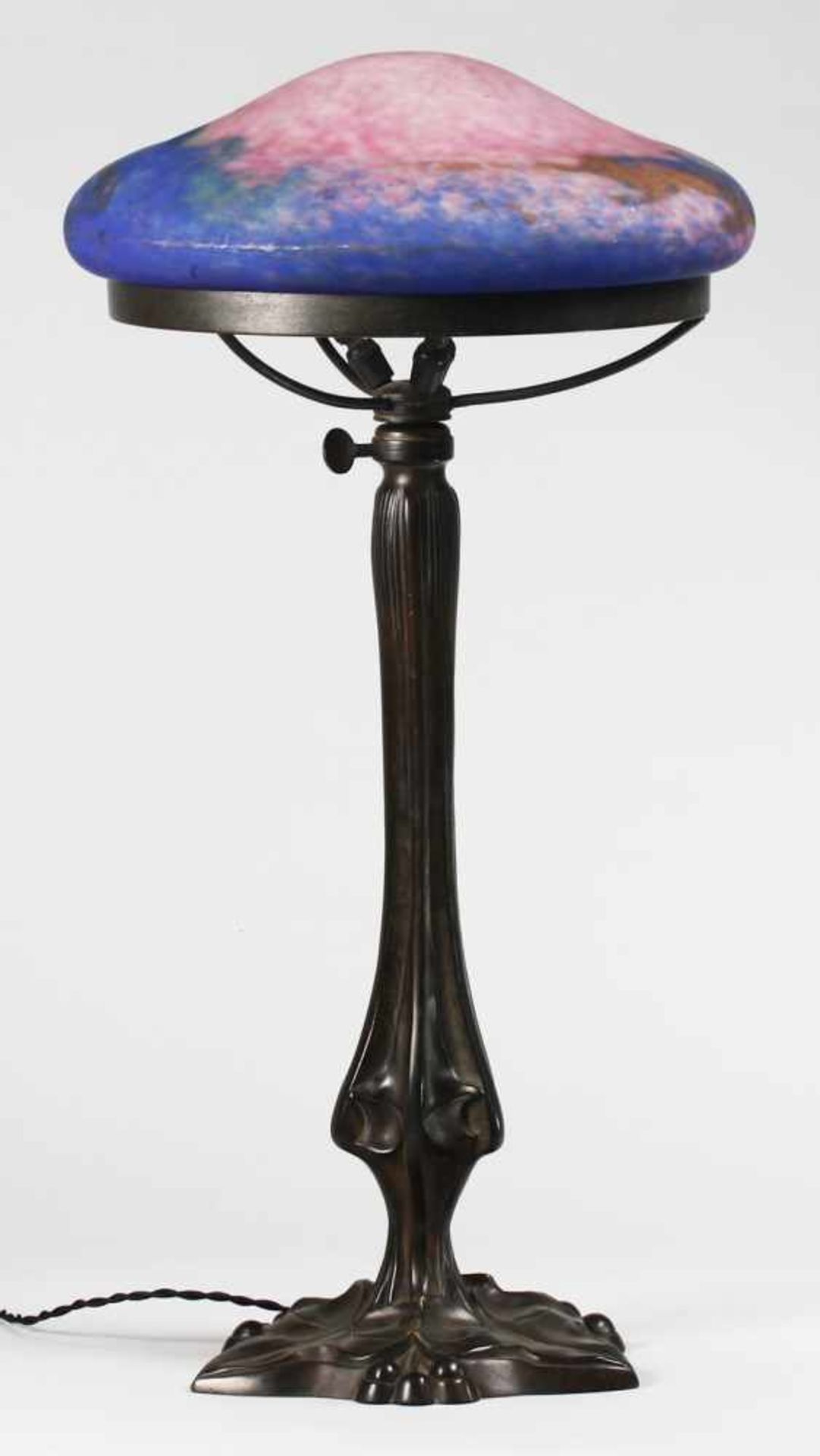 Große Jugendstil-Tischlampe3-flg. Bronze, patiniert. Fuß u. Schaft mit reliefierten Efeumotiven. - Bild 11 aus 11