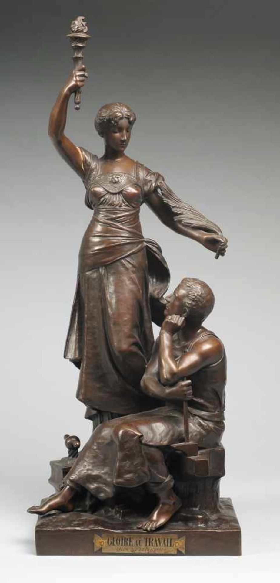 Levasseur, Henri Louis(Paris 1853 - 1934) Bronze, patiniert. "Gloire au Travail". Auf rechteckiger