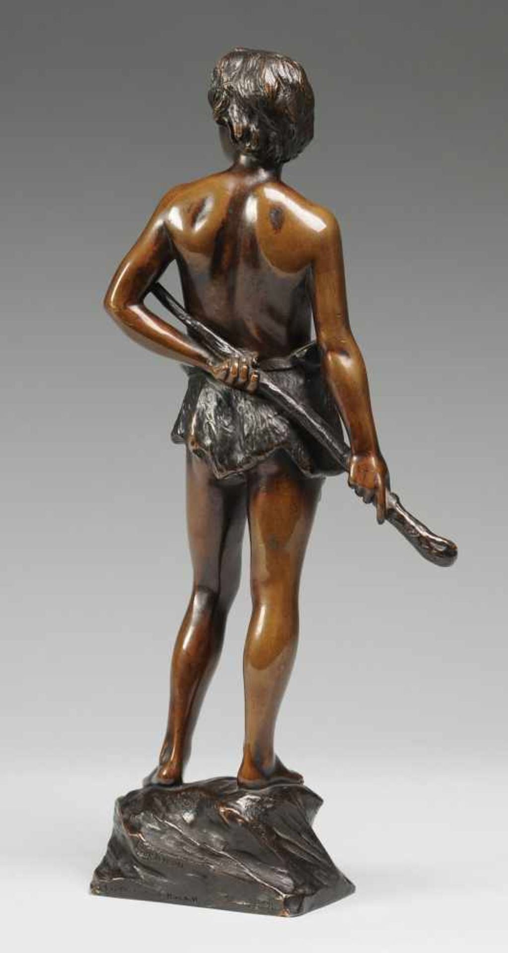 Christensen, Jeremias(1859 Tingleff - 1908 Charlottenburg) Bronze, patiniert. "Der Knabe vom Berge". - Bild 2 aus 2