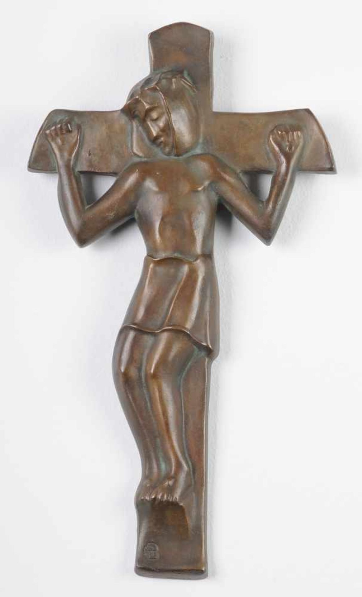Bentele, Heinz(Köln 1902 - 1983) Bronze, patiniert. Kruzifix, abstrahierte Darstellung von