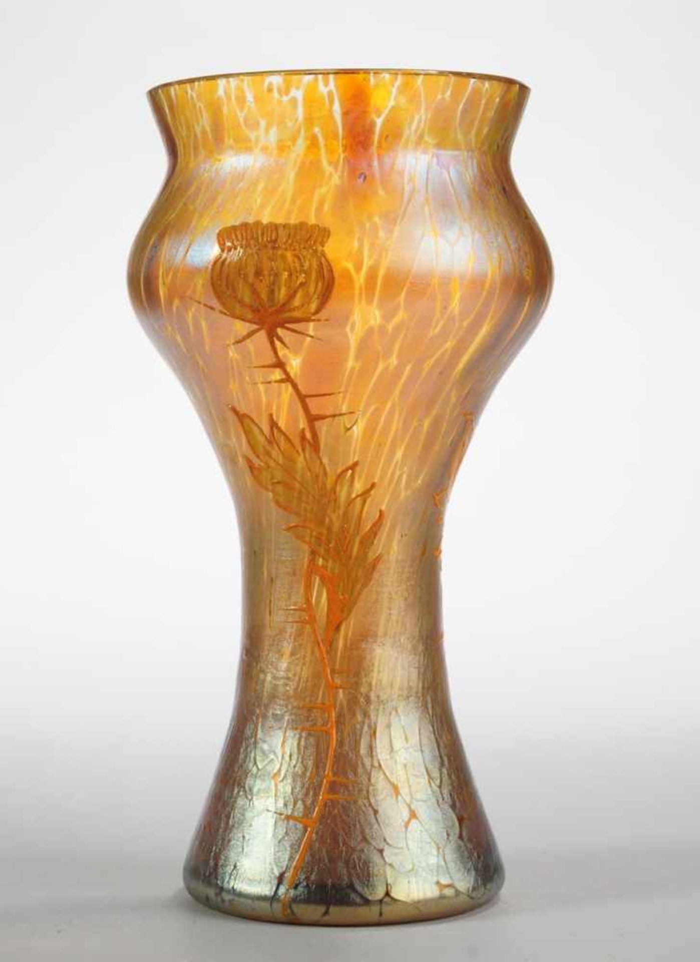 Kleine Jugendstil-Vase mit DistelnFarbloses Glas mit Silberkröseleinschmelzungen, reduziert u.