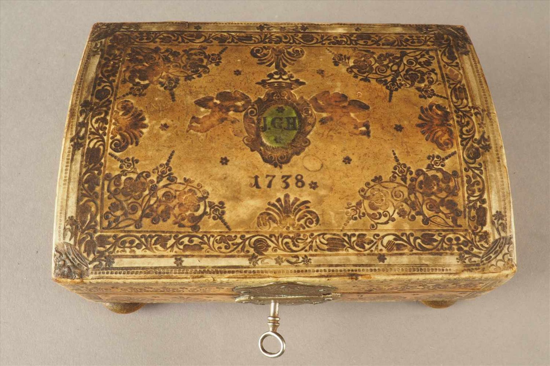 Originale Barockschatulle, datiert 1738Mit gravierten Beschlägen, Originalzustand, Maße: H7 x L14 - Bild 3 aus 5