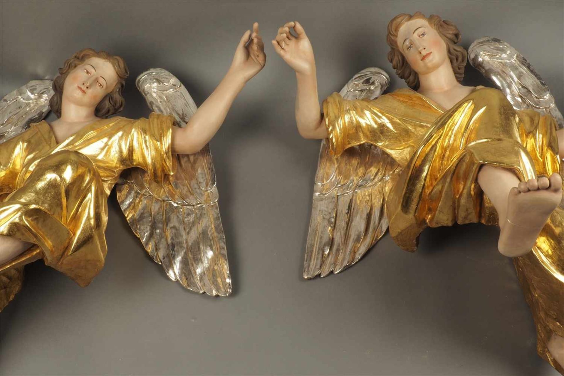 Paar barocke Engel, Österreich 18. Jh.Rest. bed., Maße: H ca.90 x B ca.80cm - Bild 4 aus 5