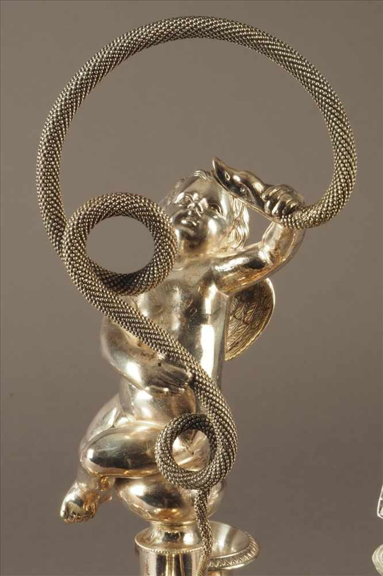 Silber TafelaufsatzGepunzt, Putto mit Schlange, fein ausgearbeitet, 19. Jh., Maße: H30 x B25,5 x - Bild 3 aus 5