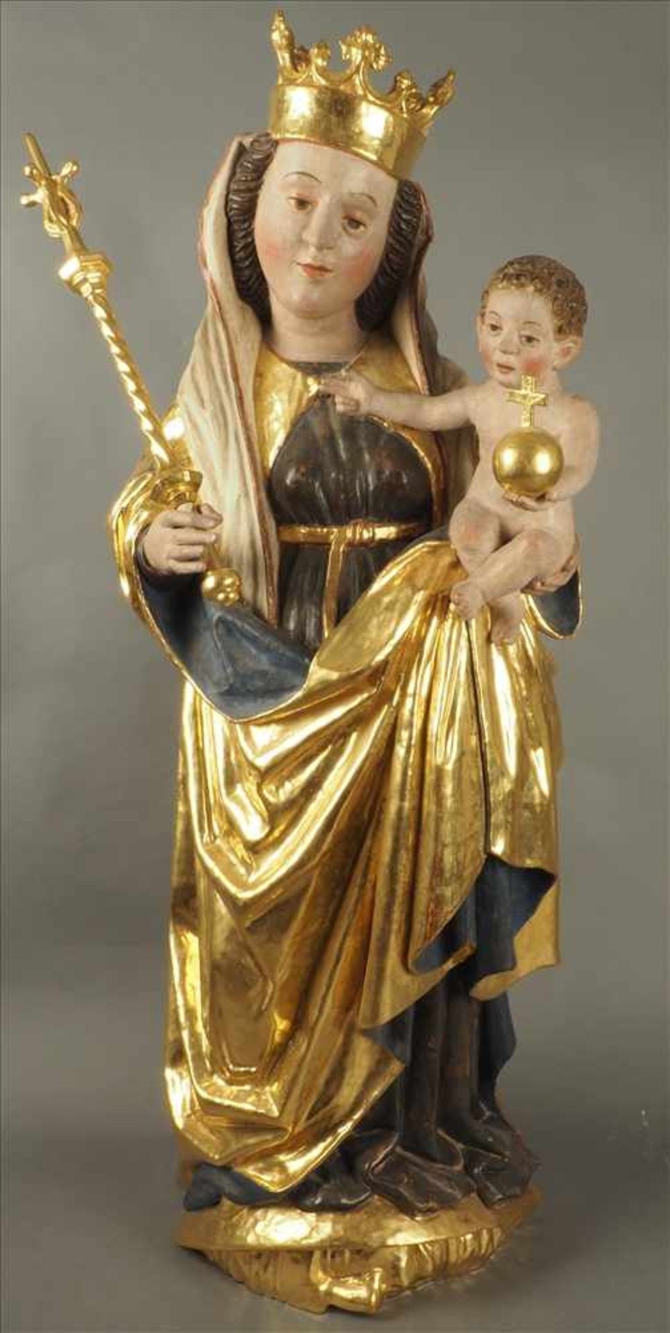 Prunkvolle gothische Madonna mit Kind und ZepterHolz geschnitzt, Blattvergoldung, Österreich, wohl - Bild 5 aus 5