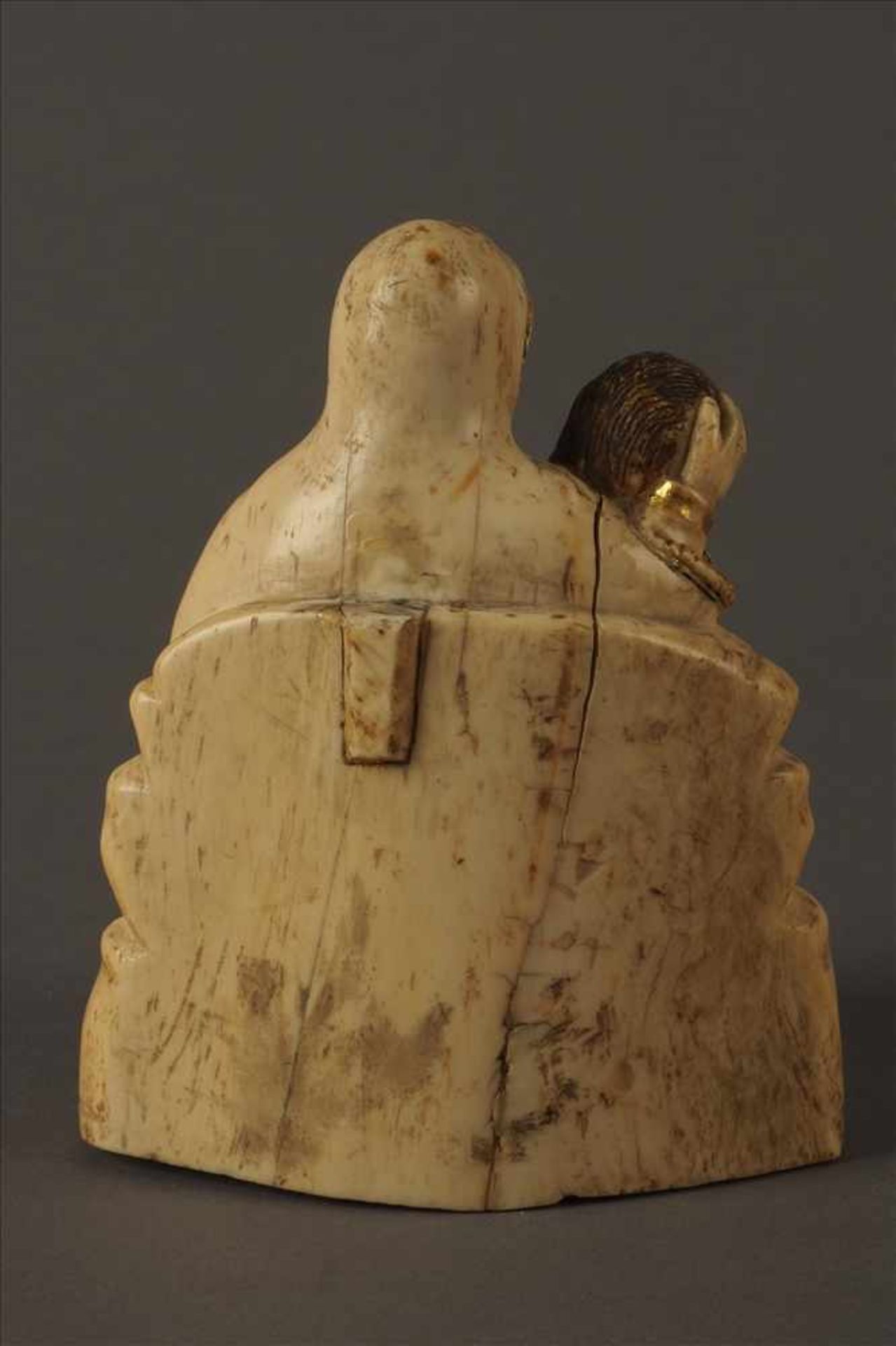 Elfenbein Pieta, süddeutsch 17. Jh.Teilweise gefasst, Maße: H10cm. - Bild 2 aus 5