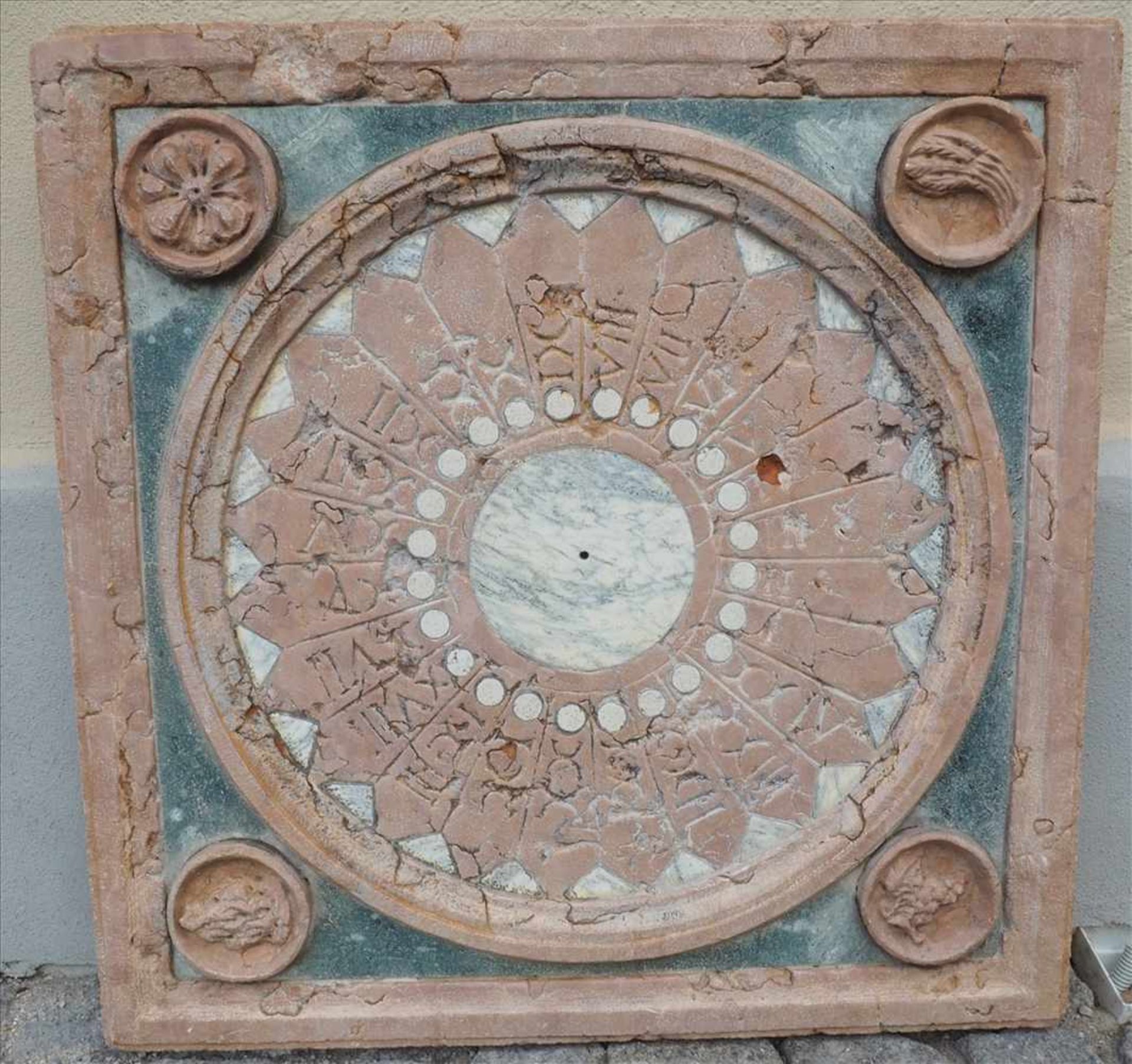 SonnenuhrRosso verona Marmor, Italien 20. Jh., Maße: 71 x 71cm