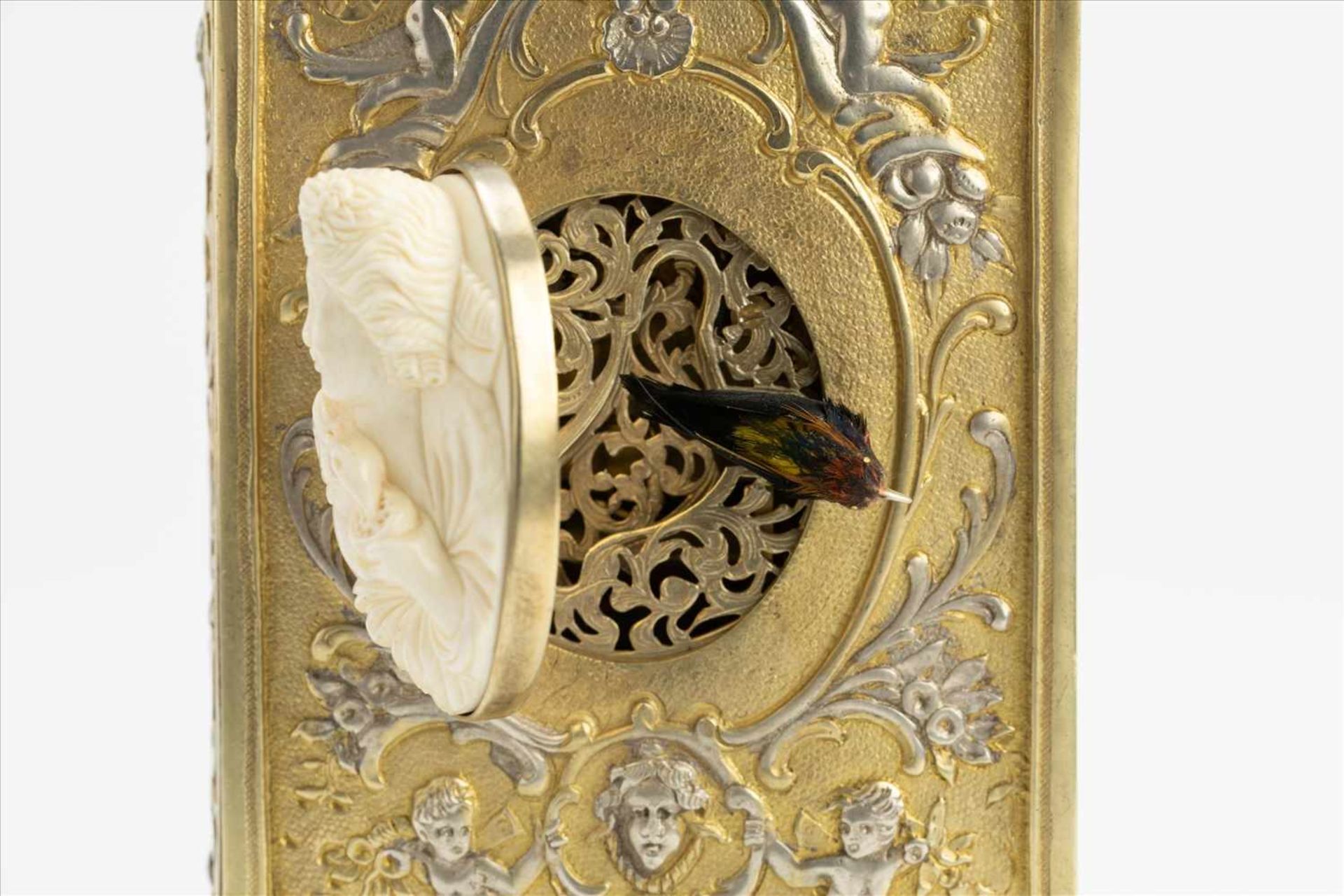 Singvogeldose/ SpieluhrUm 1900, Silber, teilw. vergoldet, Elfenbeinmedaillon, gep.Maße: H6 x B13 x - Bild 15 aus 15
