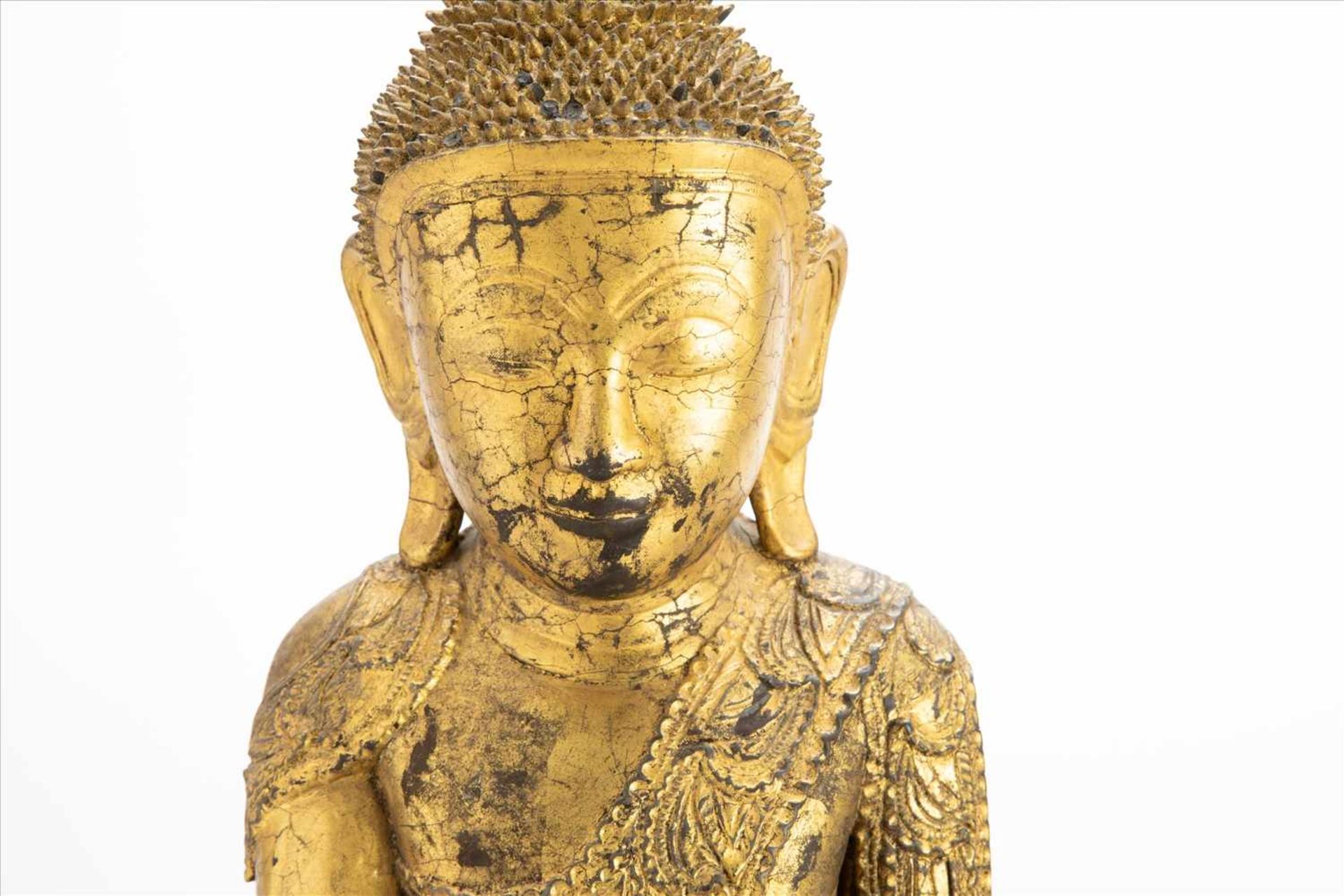 Paar bedeutende Buddhas Holz geschnitzt, goldene Lackfassung, wohl 17./18. Jh. Maße: H77 und - Bild 6 aus 10