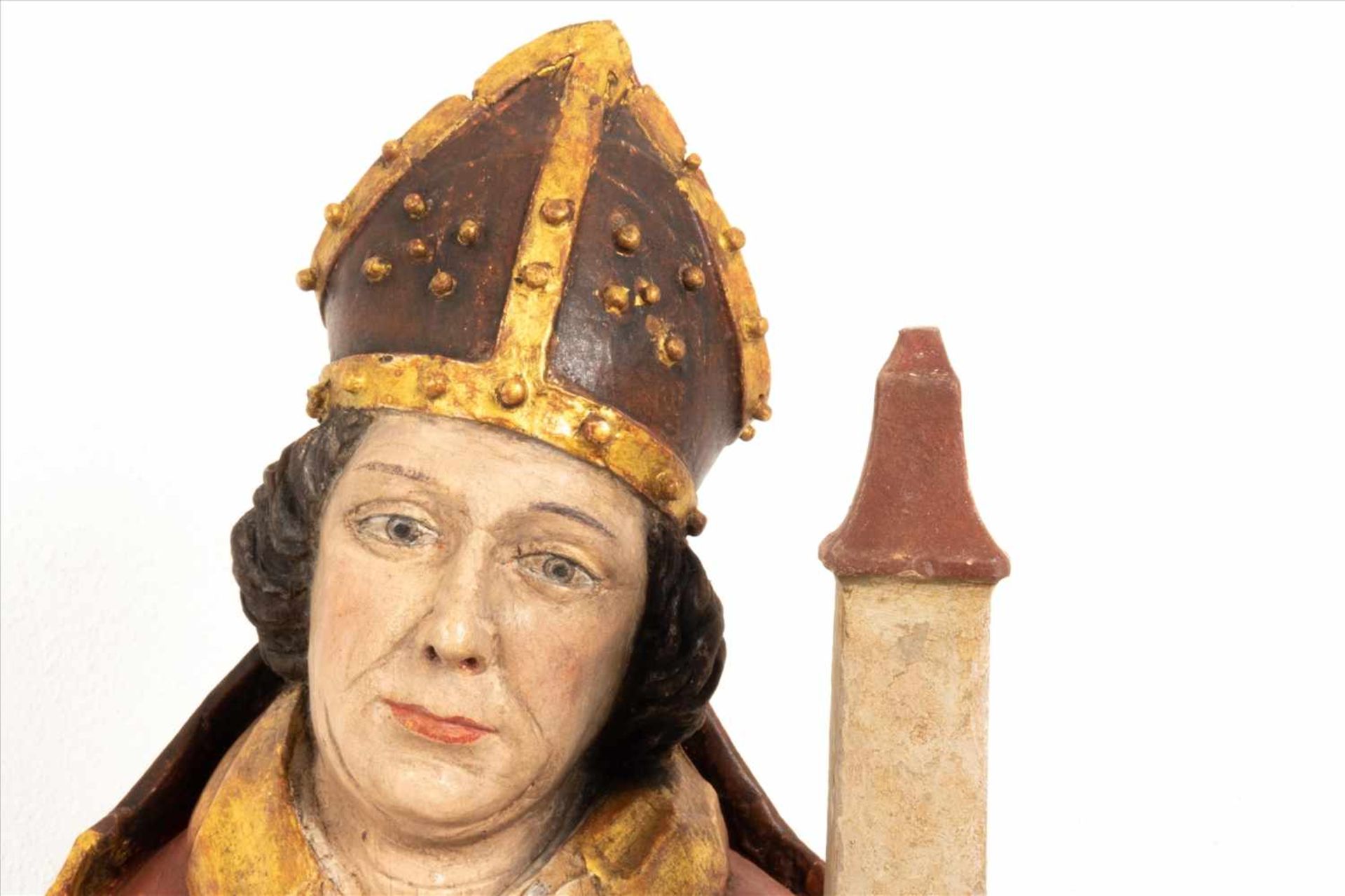 Original gotische Heiligenfigur/wohl Hl. WolfgangSüddeutsch/Österreich um 1500,holzgeschnitzt und - Bild 5 aus 9