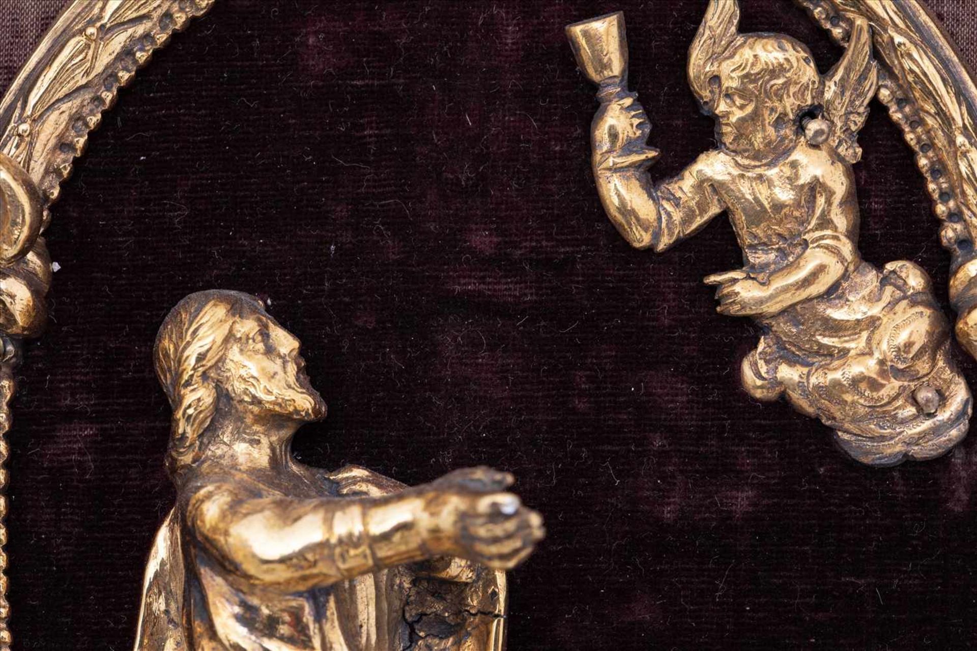 Barocker Hausaltar, Italien 17. Jh.Darstellung der Kreuzigung und Passion Christi, Bronze vergoldet, - Bild 8 aus 13