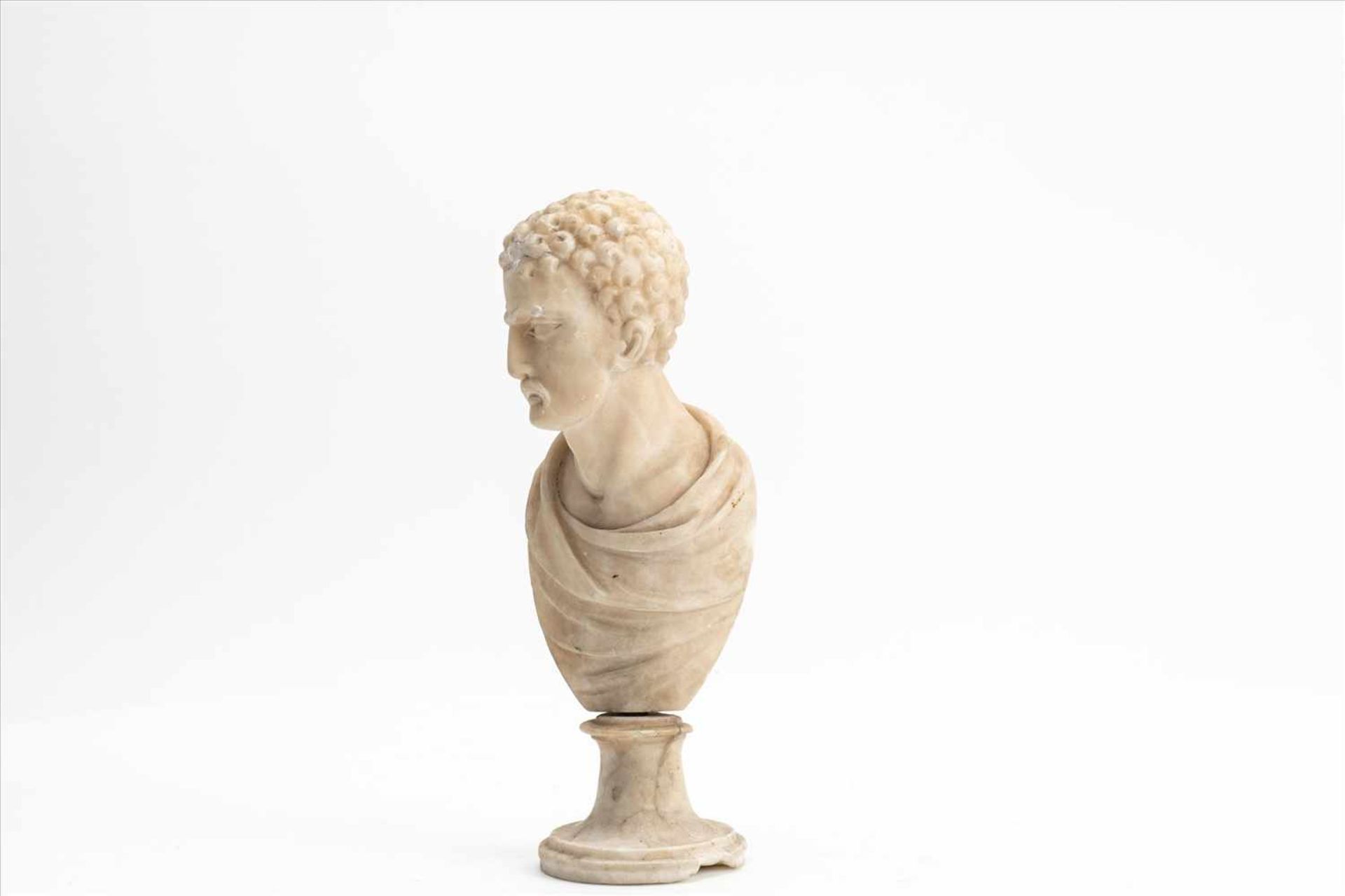 Kleine Marmorfigur/-büsteWohl Italien um 1700, min. besch. Maße: 14,5cmSmall marble figure/ - Bild 2 aus 10