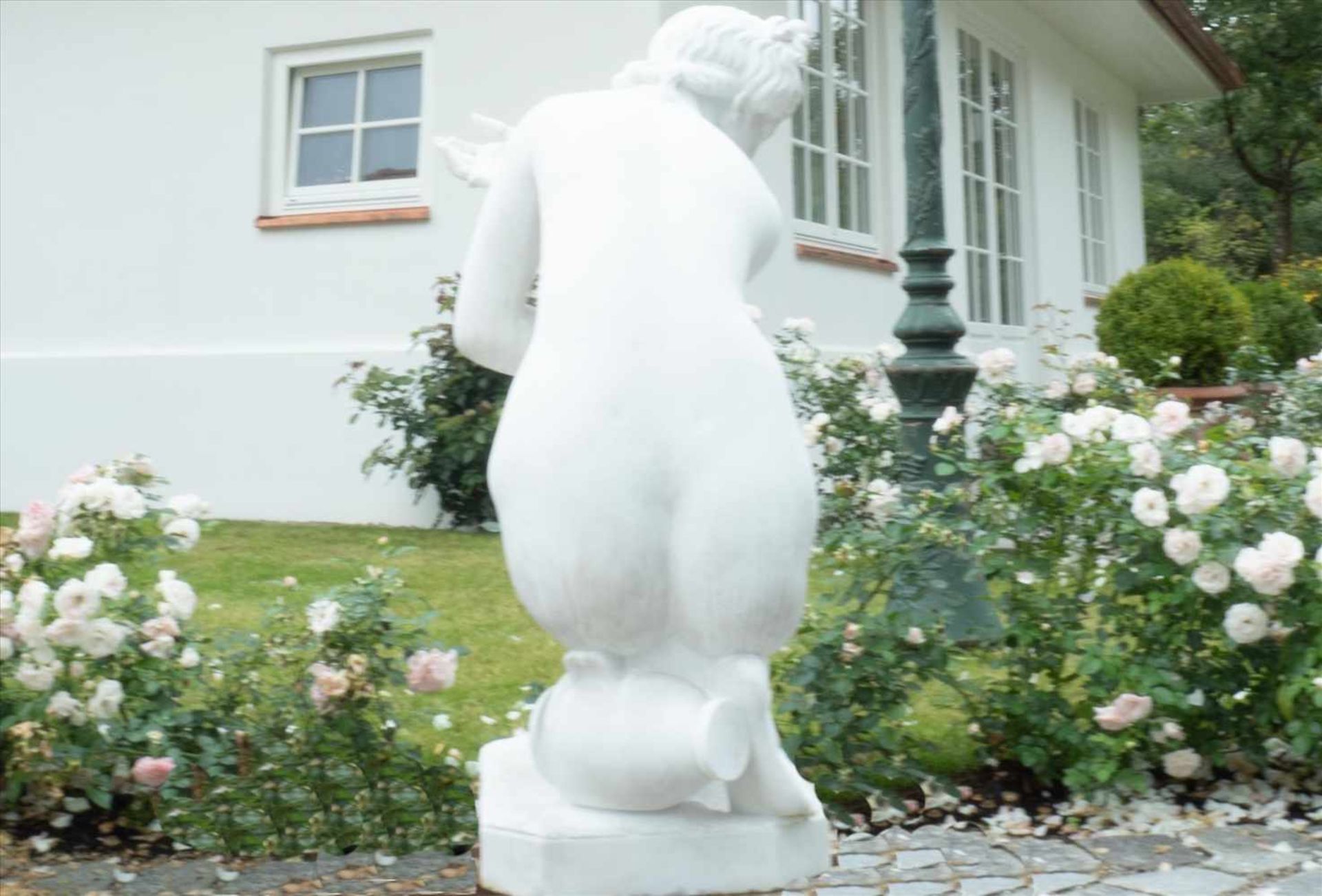 Marmorskulptur kniehender Akt/Venus19. Jh. Carraramarmor, Finger besch.Maße: H88 x B53 x T33cmMarble - Bild 2 aus 5