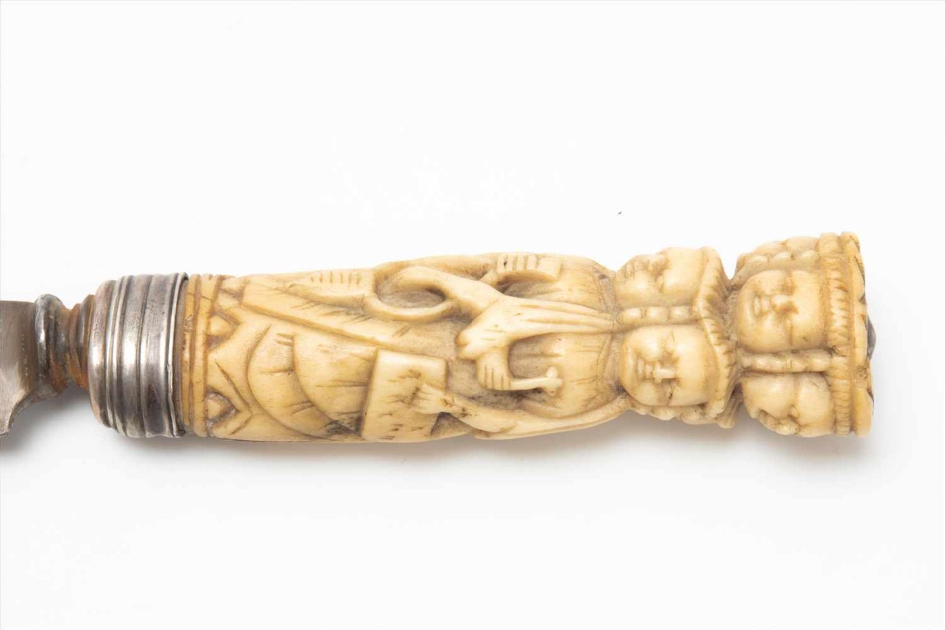 Asiatischer PrunkdolchBeingriff mit Mönchen verziert, wohl 18. Jh. Maße: 25,5cmAsian ornate - Bild 3 aus 5