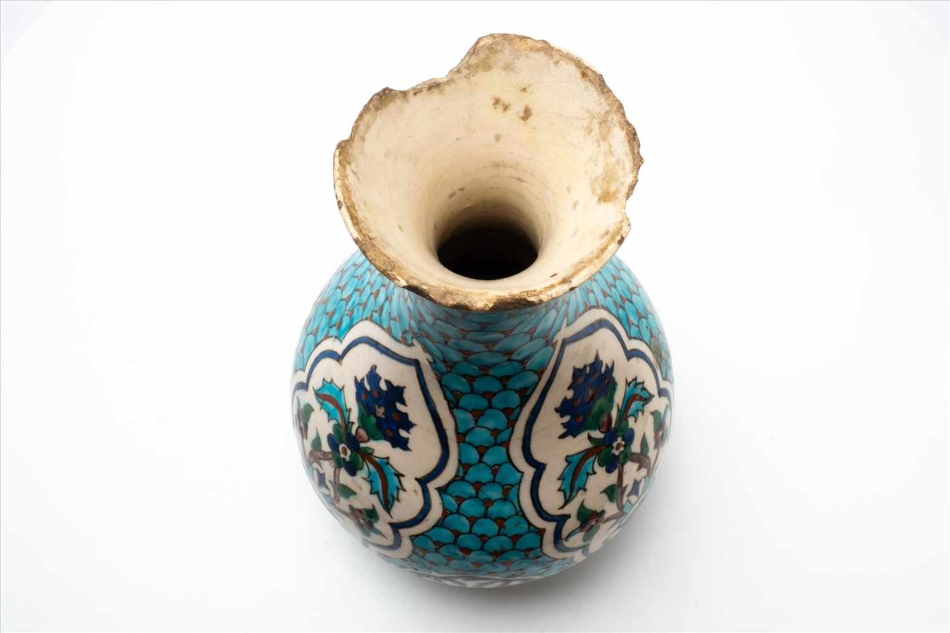 Traumhafte Vase Iznik, Türkei17./18.Jh. gest., besch.Maße: H29, D14cmGorgeous vase Iznik, - Bild 6 aus 8