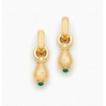 Paar dekorative Pendeloque-OhrgehängeGelbgold, gest. 750. Besetzt mit kleinen Brillanten und 2
