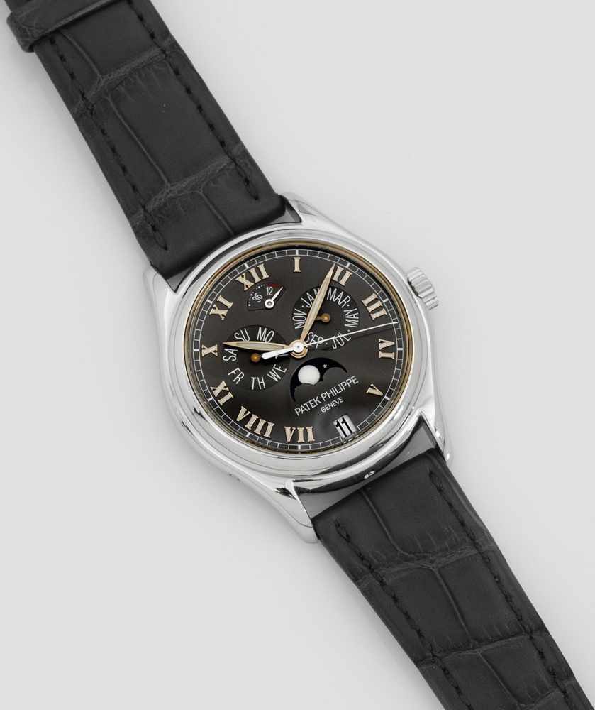 Herren-Armbanduhr von Patek Philippe mit Jahreskalenderaus der Kollektion "Annual Calendar mit