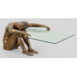 Skulpturaler CouchtischBronze, dunkel patiniert sowie farbloses Glas. Vollplastisch