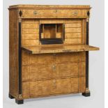 Biedermeier-SekretärGeflammte Birke, furniert sowie teilw. ebonisiert und vergoldet. Gerader,