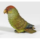 Kleiner PapageiWiener Bronze, farbig bemalt. Naturgetreue, vollplastische Darstellung. H. 3,7 cm.A
