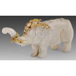 Elefantenfigur im Mogul-StilWeißer Quarz mit grauer Maserung. 22 k Gold. Vollplastische