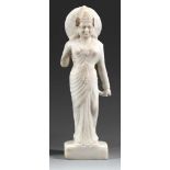 Skulptur der Göttin ParvatiWeißer Marmor mit minim. Resten alter Fassung. Vollplastisch
