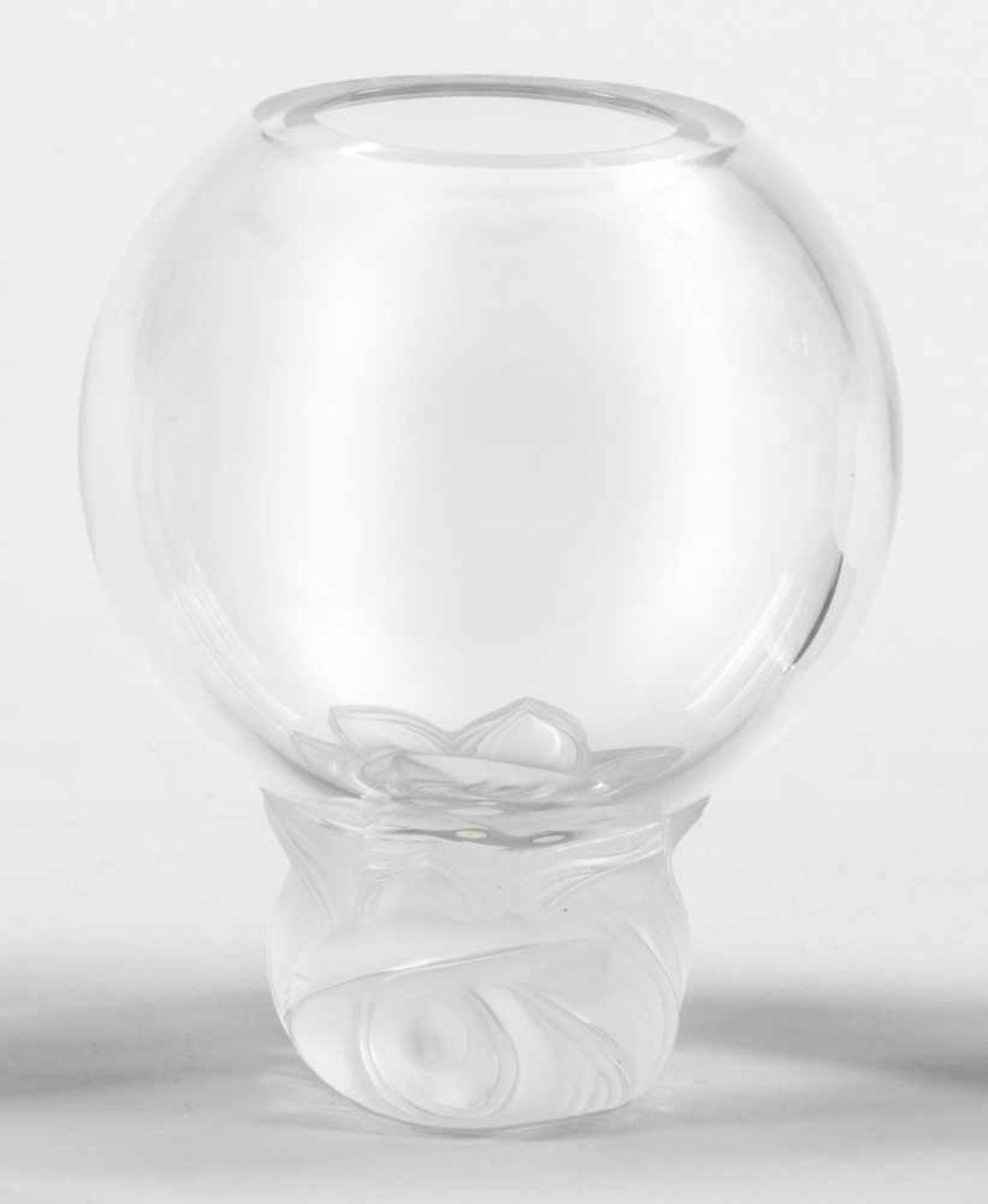 Lalique-"Jamrose"-VaseFarbloses Kristallglas, in die Form geblasen, partiell geschliffen und