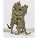 Figurengruppe mit Katzen als LiebespaarWiener Bronze, farbig bemalt. Szenische, vermenschlichte