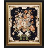 Prachtvolle Delfter Bildplatte mit BlumenstilllebenKeramik. Hochrechtreckige Tafel. Dekor in