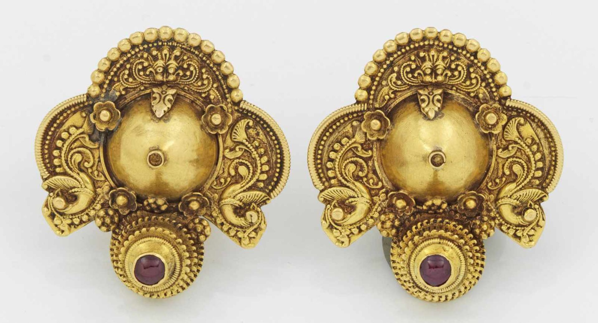 Paar antike indische Hochzeits-Ohrringe mit Turmalinen21,6 ct. Gold. 19. Jh.; Vierpassige Form,