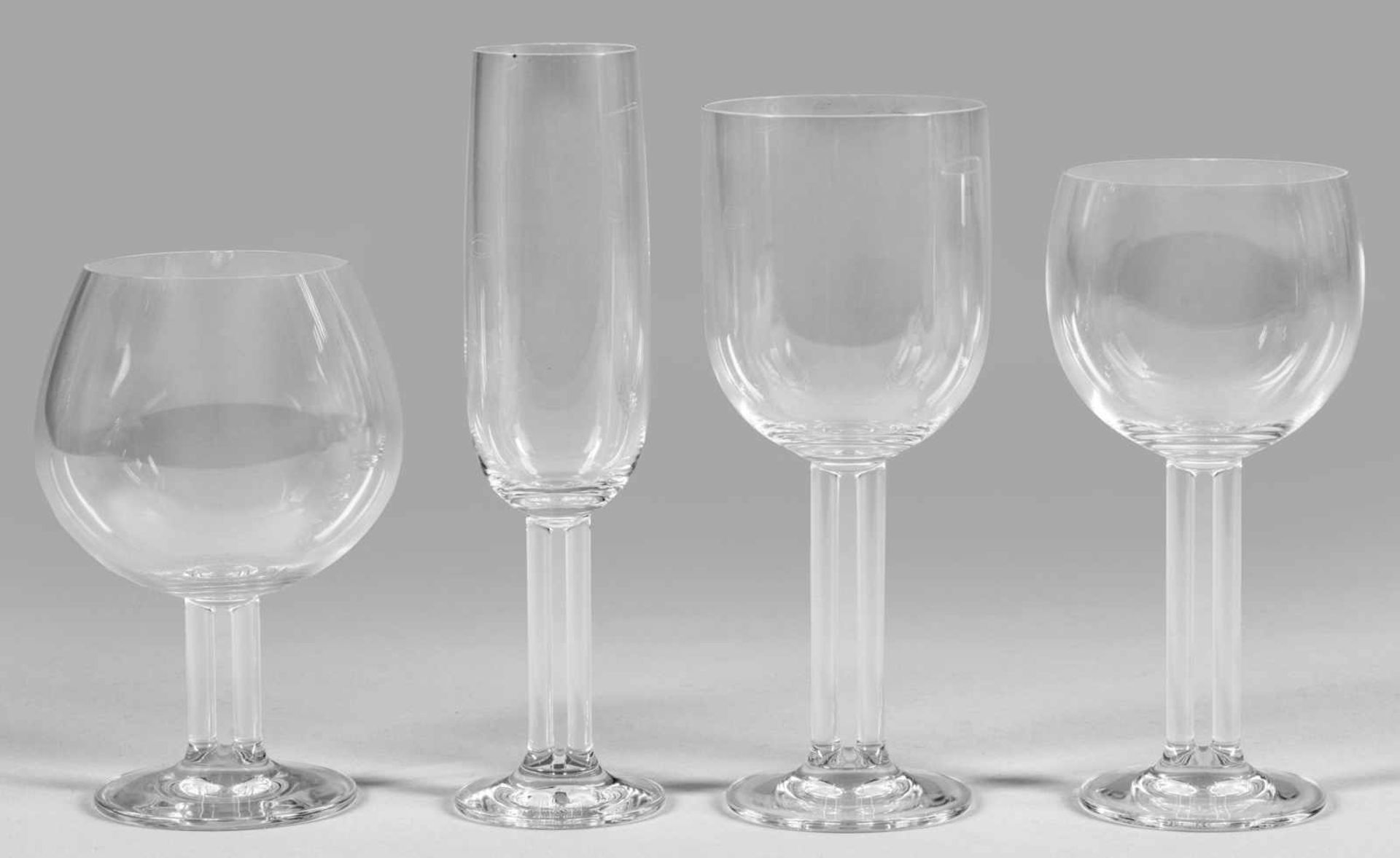 31 Gläser aus dem Rosenthal-Service "Cupola Form 26150"Farbloses Glas. 6 Cognacschwenker H. 15,5 cm;