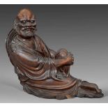 Buddhistische Figur des Bodhidharma (Damo)Holz, vollplastisch geschnitzt. Unw. best.; H. 21 cm. 26