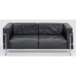 LC3-Clubsofa von Le CorbusierMetall, verchromt sowie schwarzes Leder. Gestell aus gekanteten