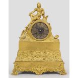 Louis Philippe-FigurenpenduleBronze, vergoldet. Vollplastische Darstellung eines Jünglings als