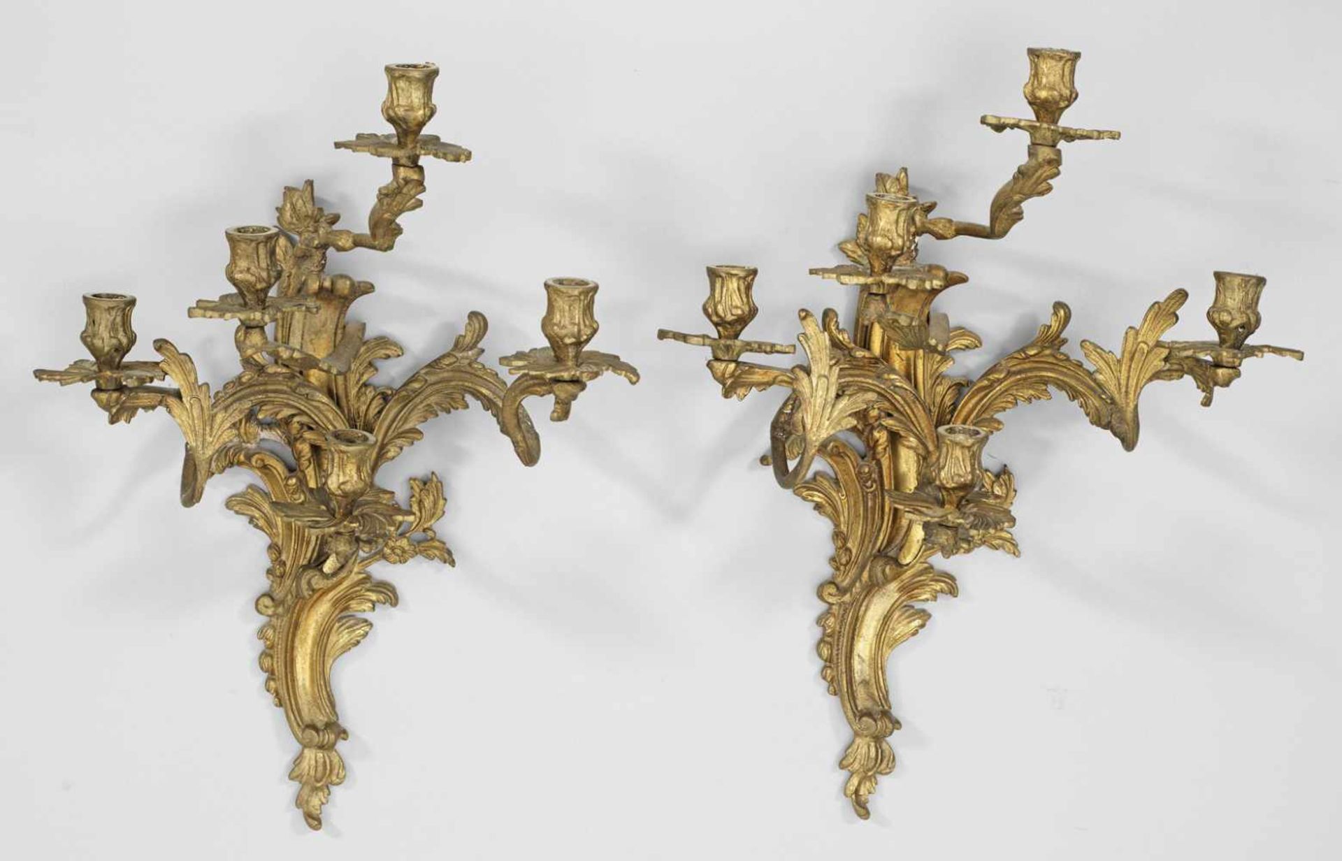 Paar Wandappliken im Louis XV-Stil6-flg.; Bronze. Schlankes Wandschild in Form einer gestreckten