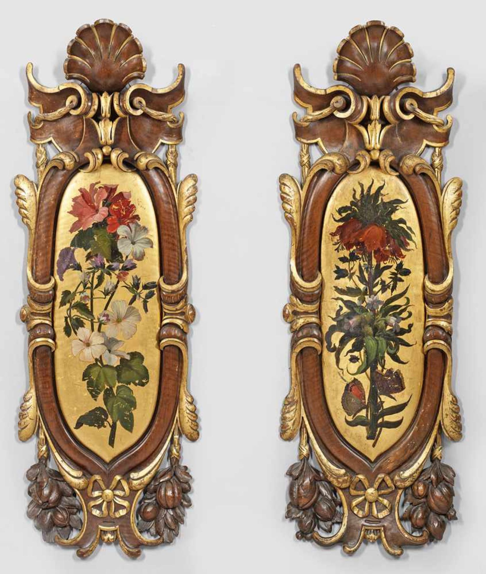 Paar große prachtvolle Louis Philippe-WandpanneauxMahagoni, geschnitzt und teilw. vergoldet.