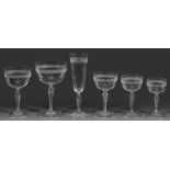 Umfangreiches Trinkglasservice68-tlg.; 11 Sektflöten, 12 Rotwein-, 11 Weißwein-, 13 Likörgläser,