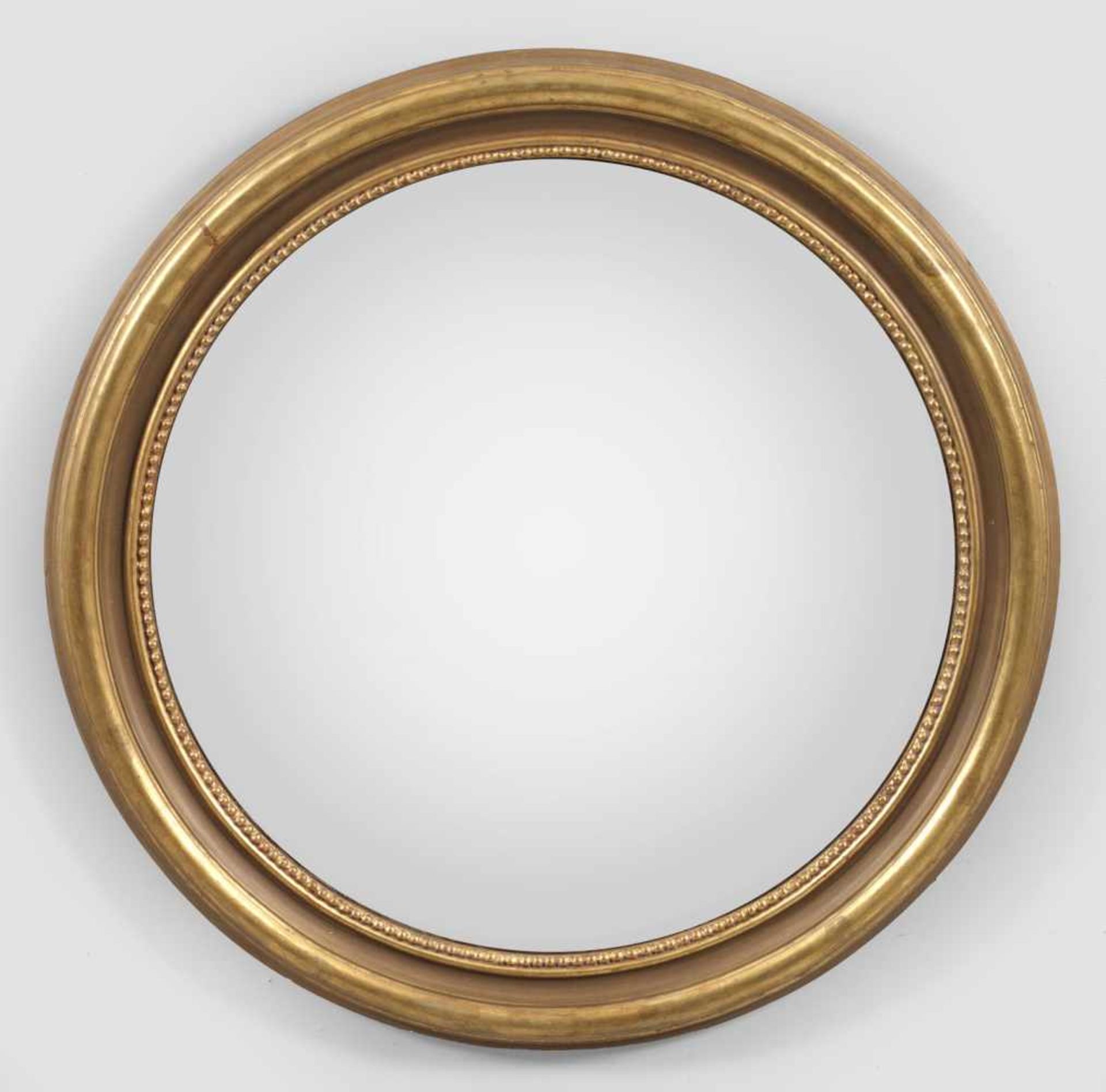 KonvexspiegelHolz, gefasst und vergoldet. Runde profilierte Spiegelrahmung mit Perlstabfries für