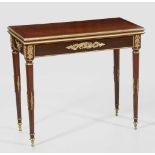 Louis XVI-SpieltischMahagoni, massiv und furniert sowie Applikationen und Profile aus vergoldeter