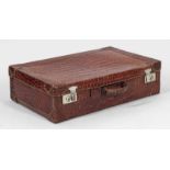Vintage-Koffer von DALEBordeauxrotes Krokodilleder. Rechteckiger Korpus mit flachem, aufklappbarem