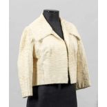 Vintage Bolero-JäckchenTaillenlange, gerade, weit geschnittene Jacke aus cremeweißem Breitschwanz-