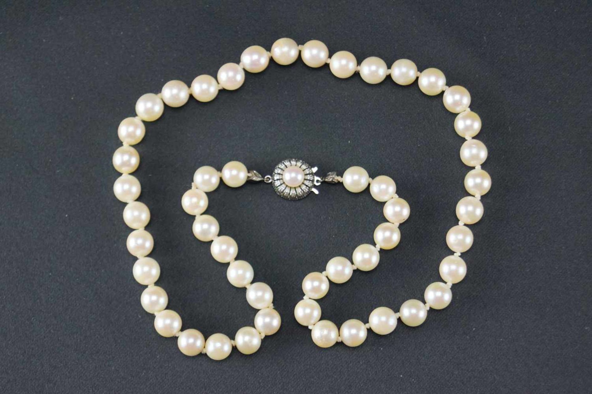 Perlenketteaus 50 Perlen, Durchmesser der Perlen ca. 7mm, Einzelknotung, Schließe aus 333er