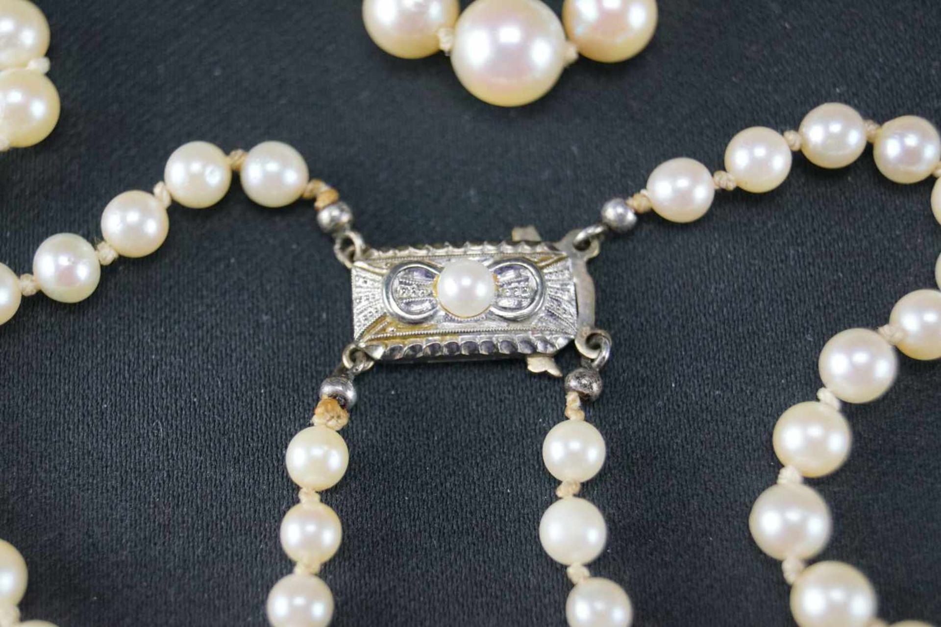 Perlenkettezweireihig, Durchmesser von 4 bis 6mm, Einzelknotung, Schließe aus 333er Gold, Länge 55 - Bild 2 aus 3