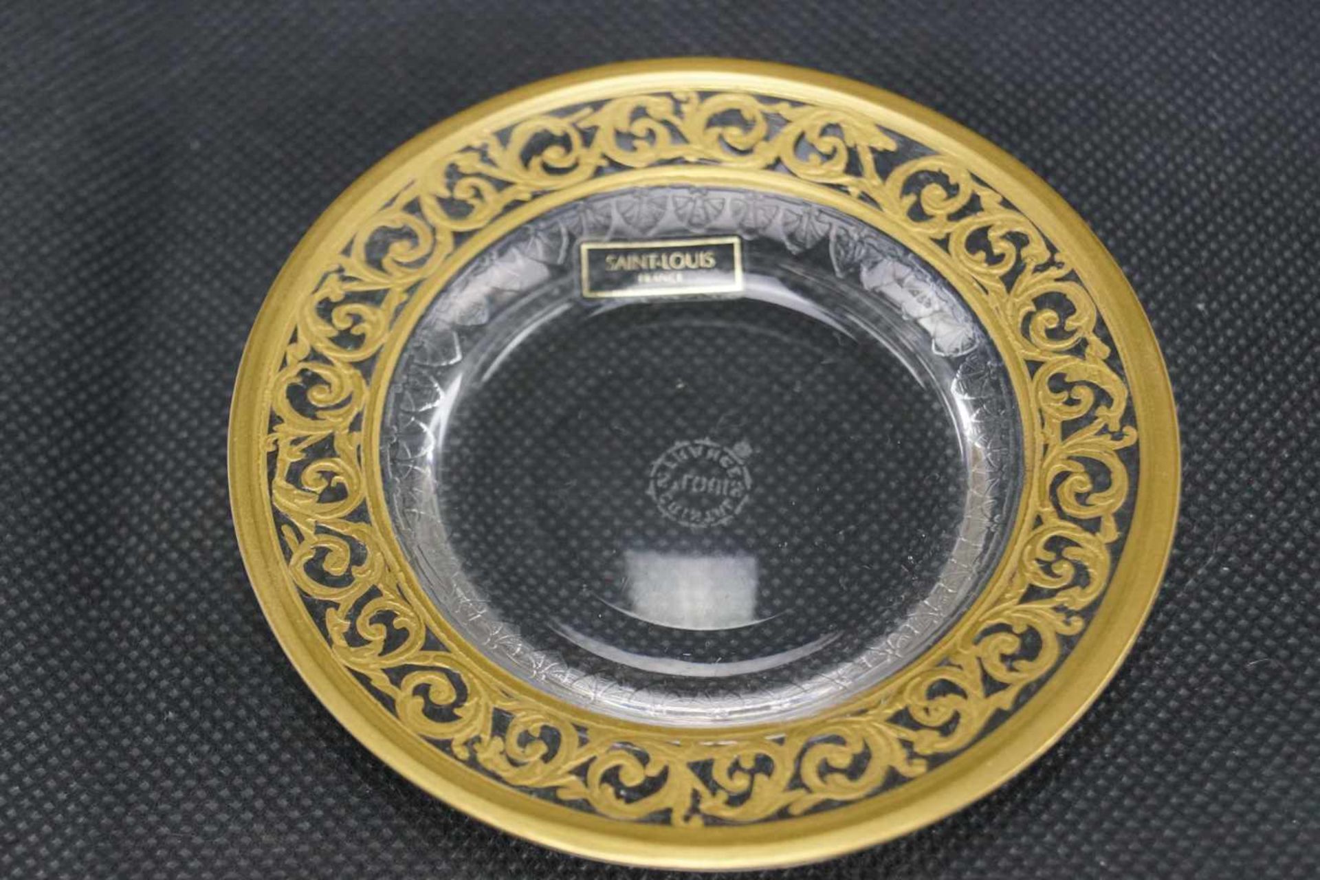 Zwei Teegläser mit Untertasse, Saint LouisMit Ätzmarke versehen, aus der Serie Thistle Gold, Höhe - Image 3 of 3
