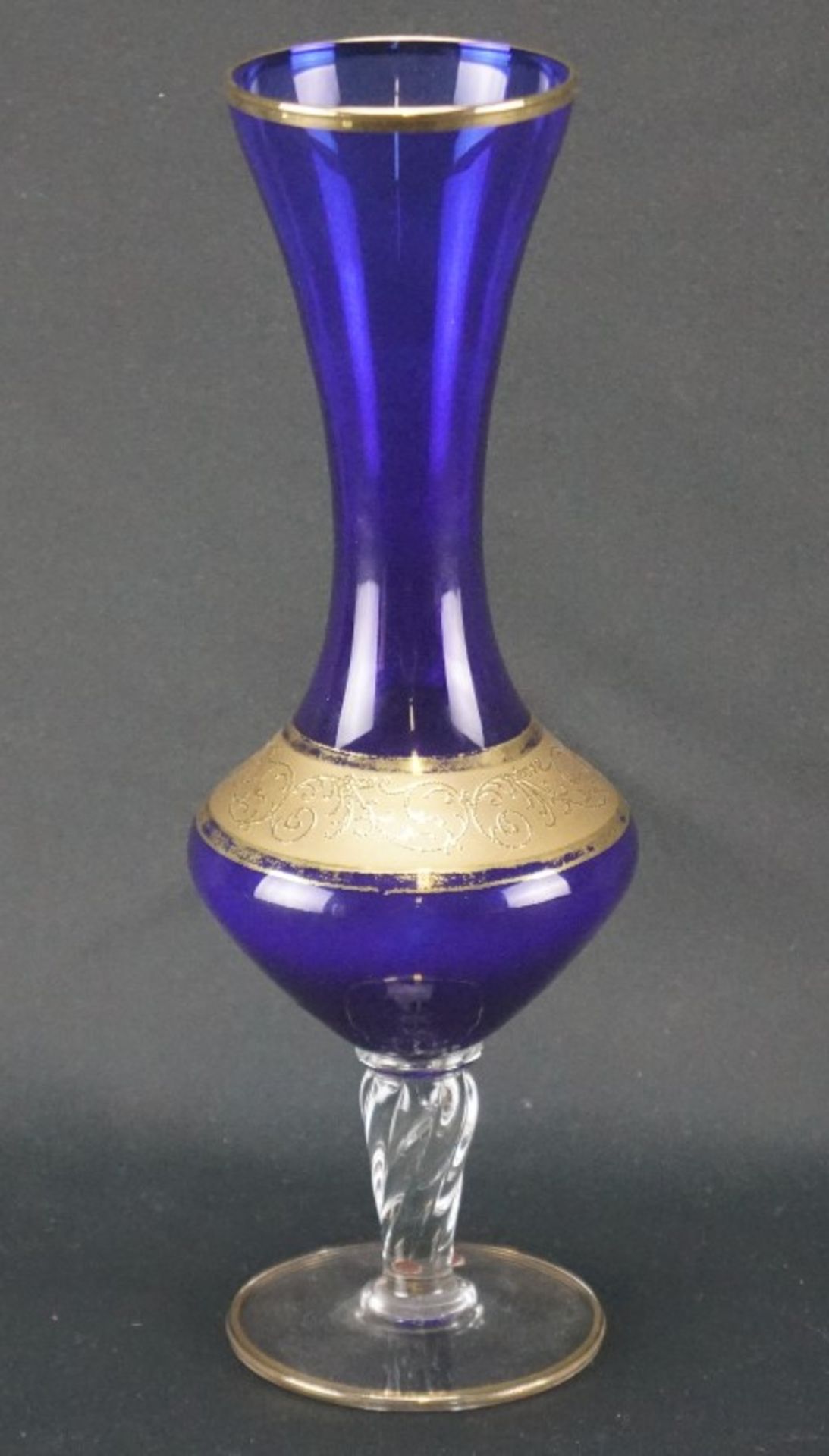 GlasvaseGlas, blaue Färbung, Höhe der Vase 25 cm, Gold leicht berieben, ansonsten in einem guten