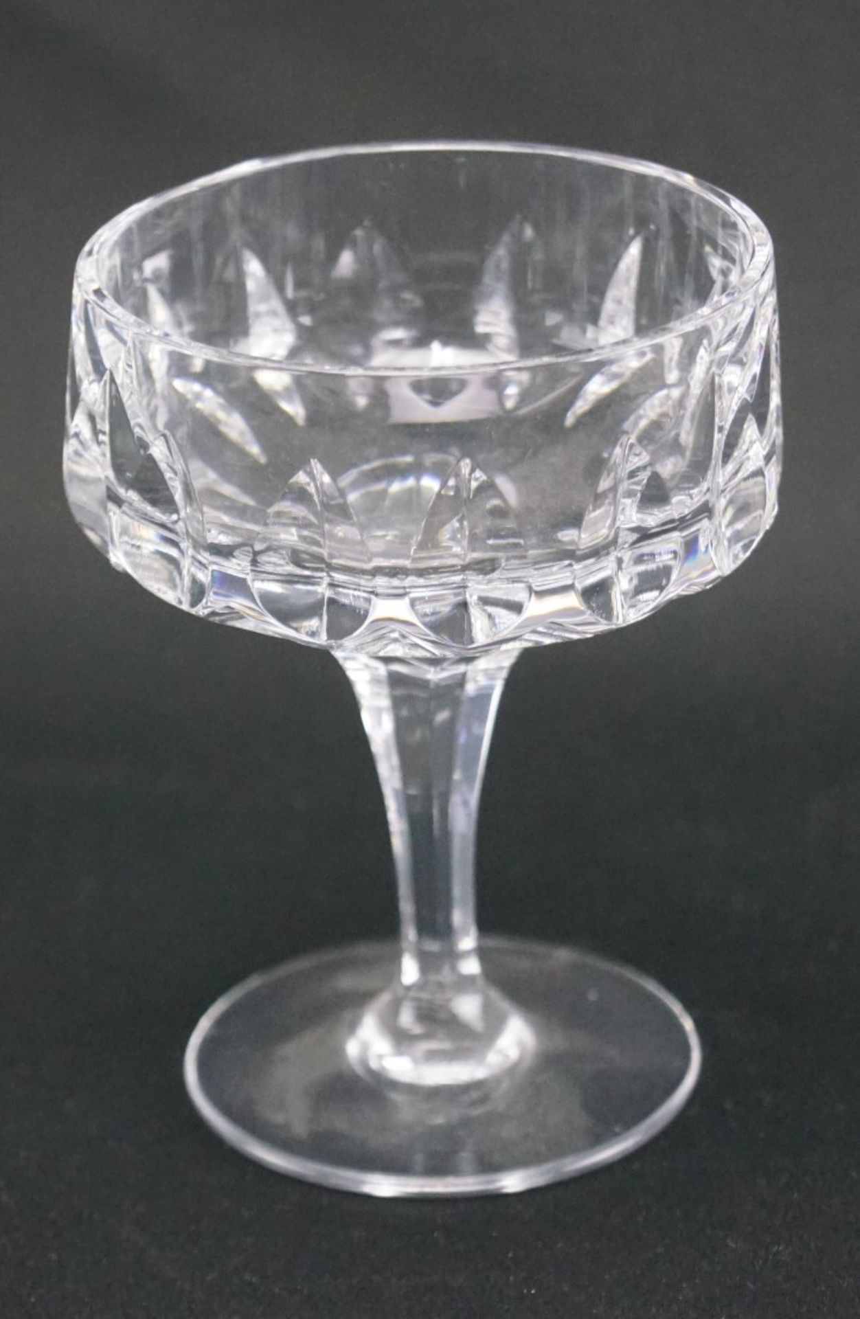 Sechs Kelchgläser aus KristallglasKristallglas, Höhe der Gefäße 9,5 cm und Durchmesser 7 cm, in - Bild 2 aus 2